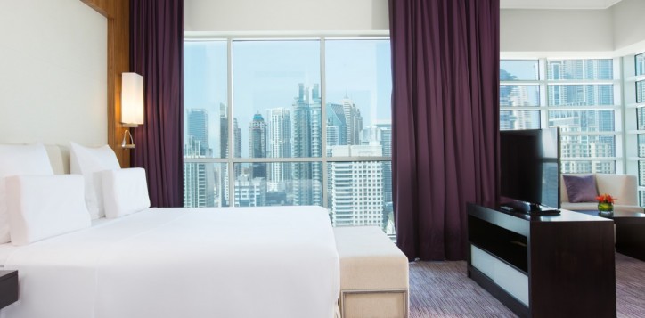 deluxe-executive-room-with-1-king-bed-3-2