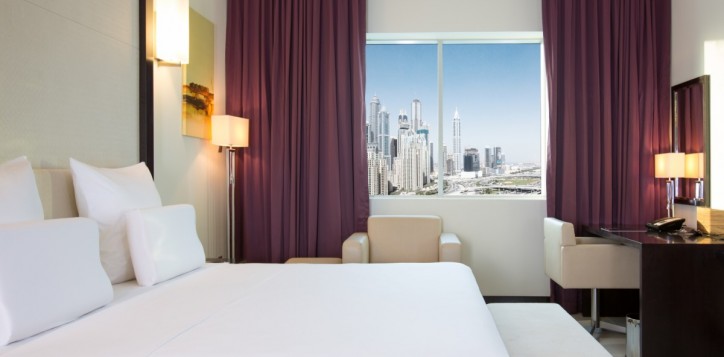 executive-room-with-1-king-bed-2
