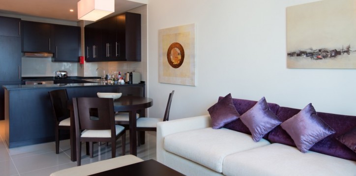 one-bedroom-apartment-separate-living-and-dining-room-2