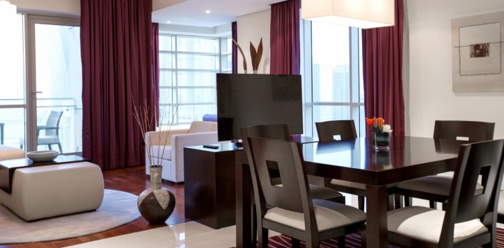 three-bedrooms-tower-suite-separate-living-and-dining-room-executive-lounge-access-2