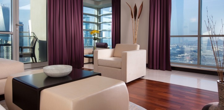 two-bedrooms-jumeirah-suite-separate-living-and-dining-room-executive-lounge-access-2