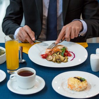 business-lunch-manzoni-bistro