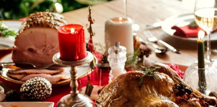 christmas-meal-family-dinner-table-concept-2